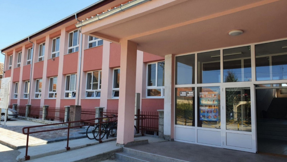 Donacija knjiga, škola