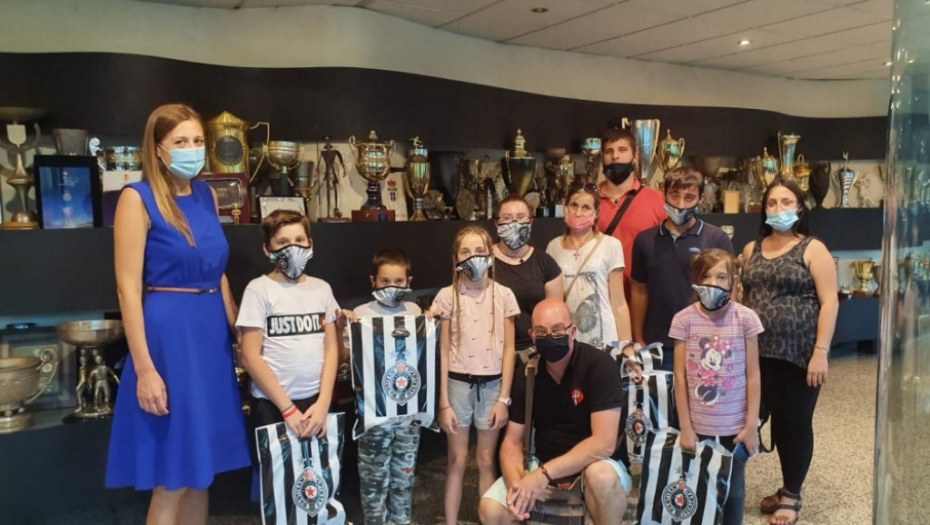 Deca sa Kosova i Metohije na stadionu Partizana