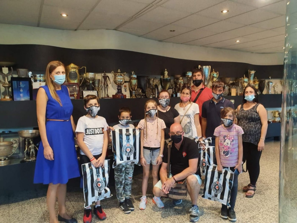 Deca sa Kosova i Metohije na stadionu Partizana