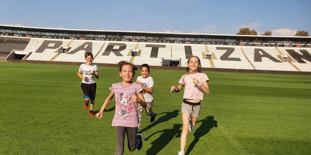 Deca sa Kosova i Metohije na stadionu Partizana