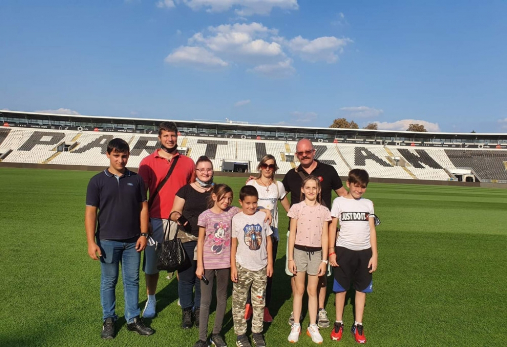 Deca sa Kosova i Metohije na stadionu Partizana