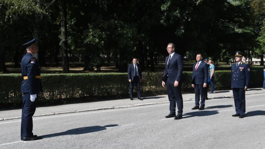 Aleksandar Vučić i vojska