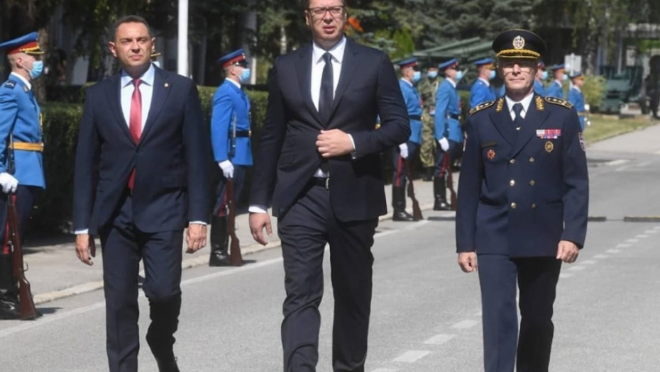 Aleksandar Vučić i vojska
