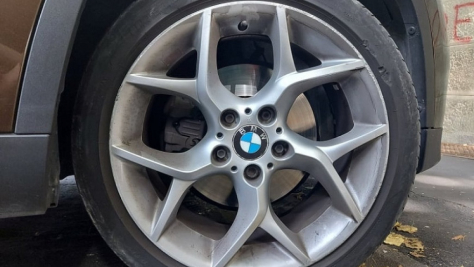 Automobil, točak, guma