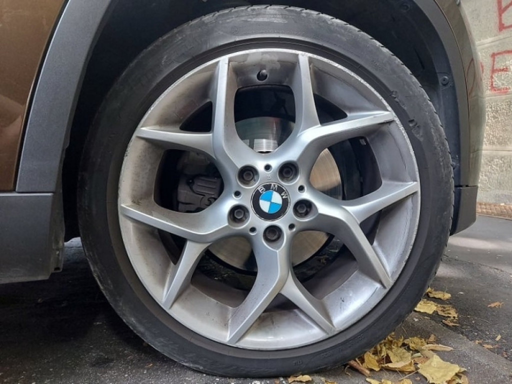 Automobil, točak, guma