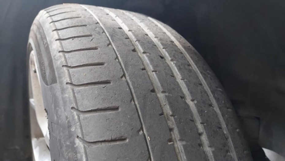 Automobil, točak, guma