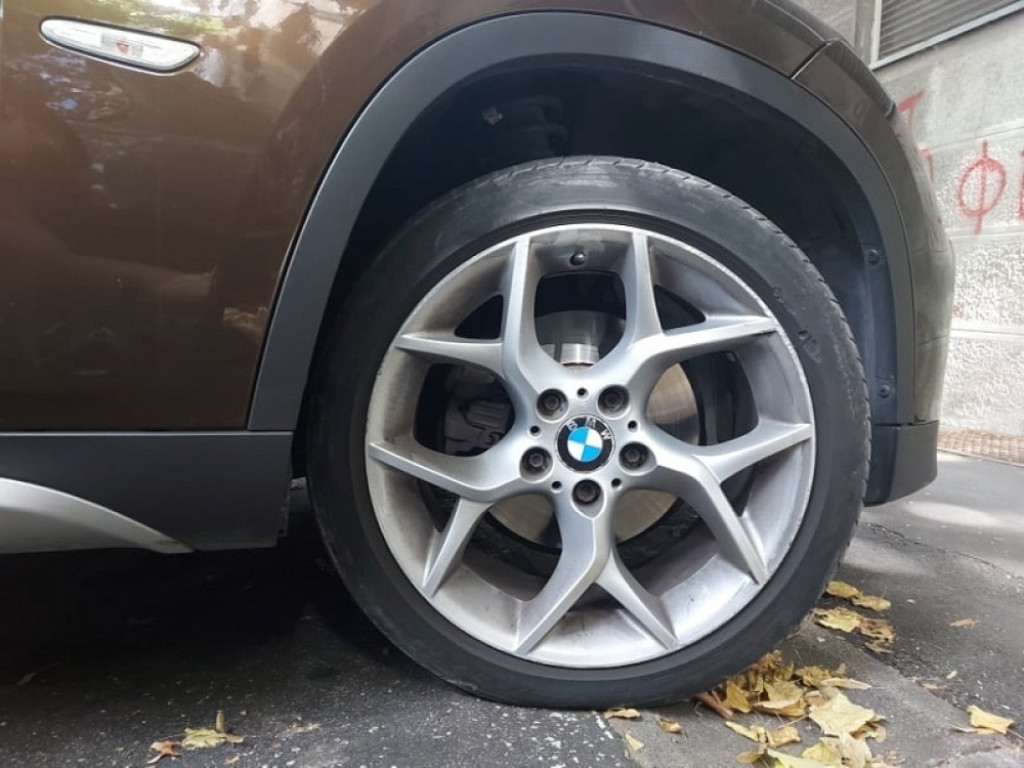 Automobil, točak, guma