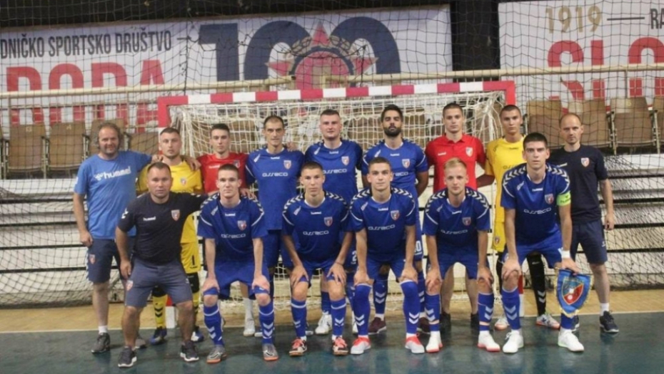 Fudbaleri Ekonomca iz Tuzle doneli pehar, ali i koronavirus