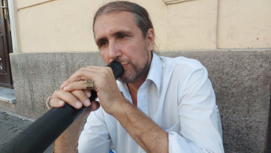 Ulični svirač Dražen