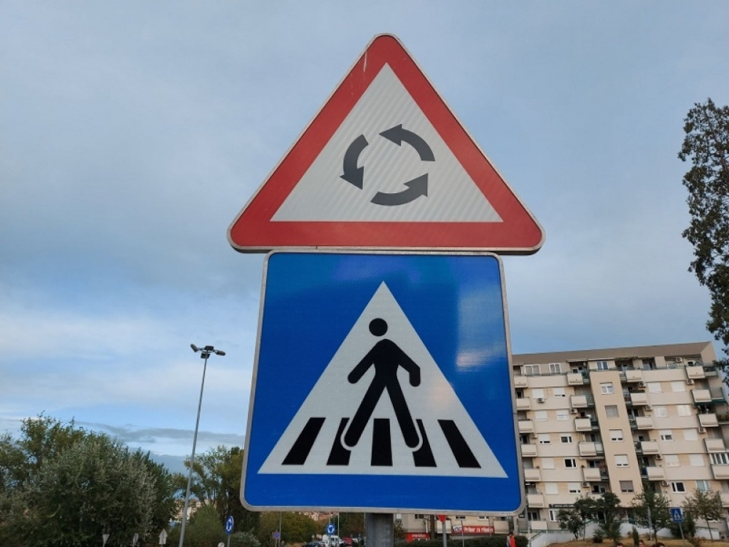 Saobraćajnio znak, znaci, pešački prelaz