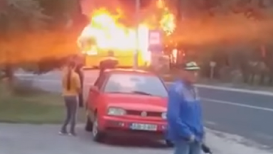 zapaljen autobus