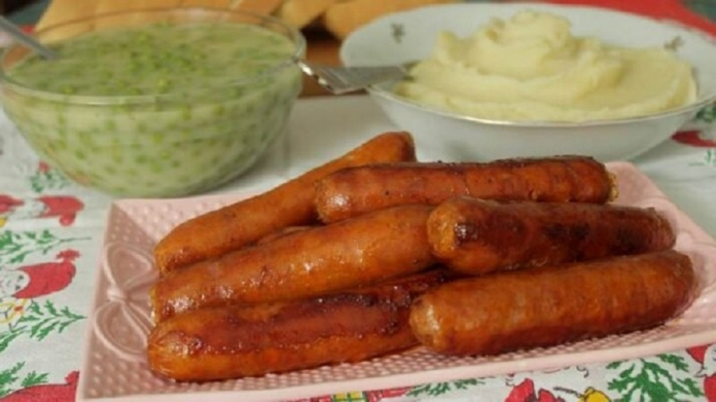 ručak, kobasice, gra&scaron;ak