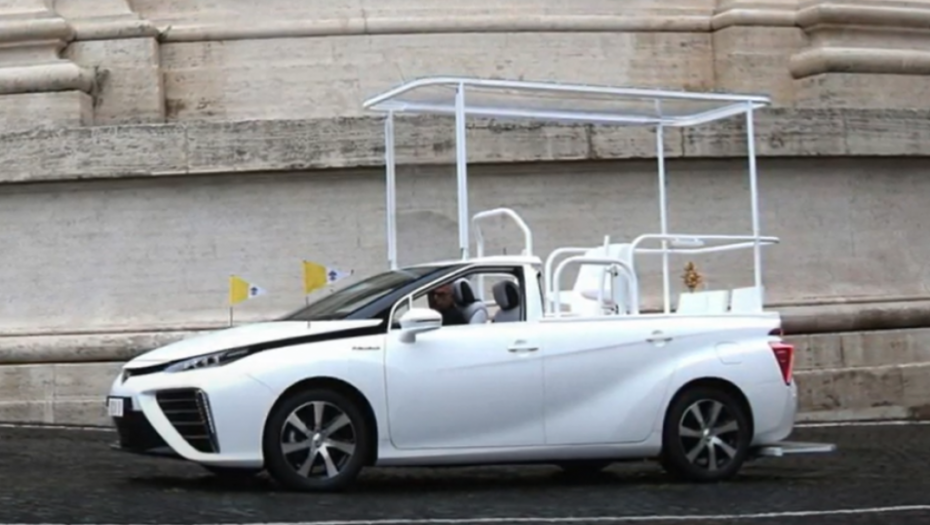 Automobil za papu