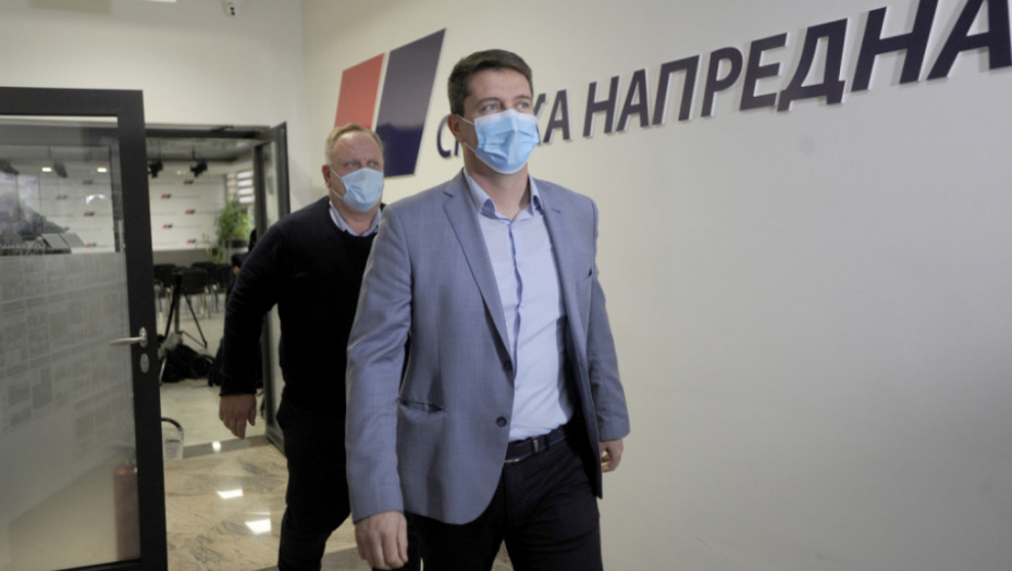 Dolazak članova SNS