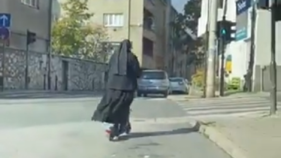 časna sestra na trotinetu