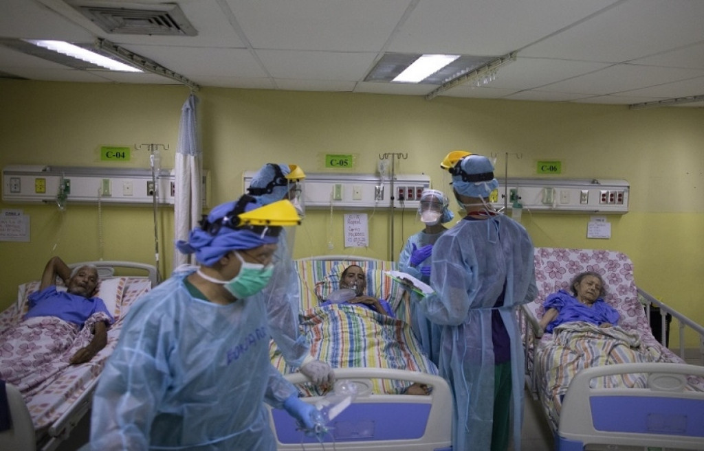kovid korona zaštita maske zaštitna odela bolnica