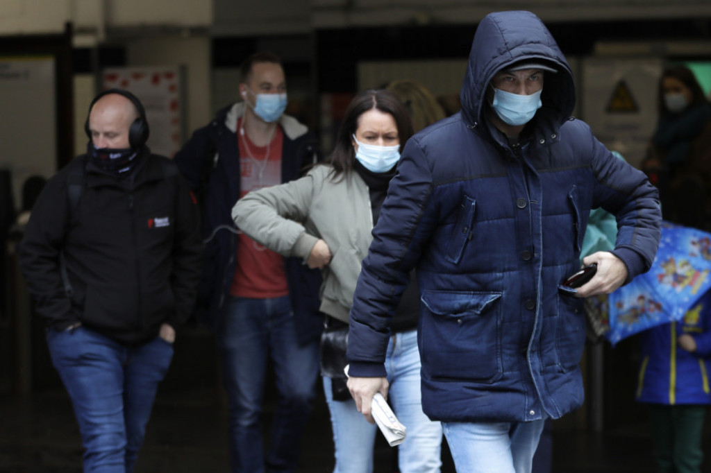 Korona, ljudi, gužva