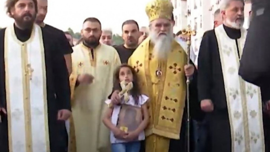 Amfilohije sa malom Unom