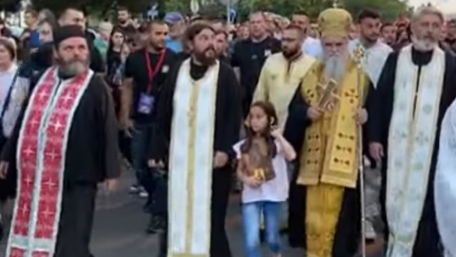 Amfilohije sa malom Unom