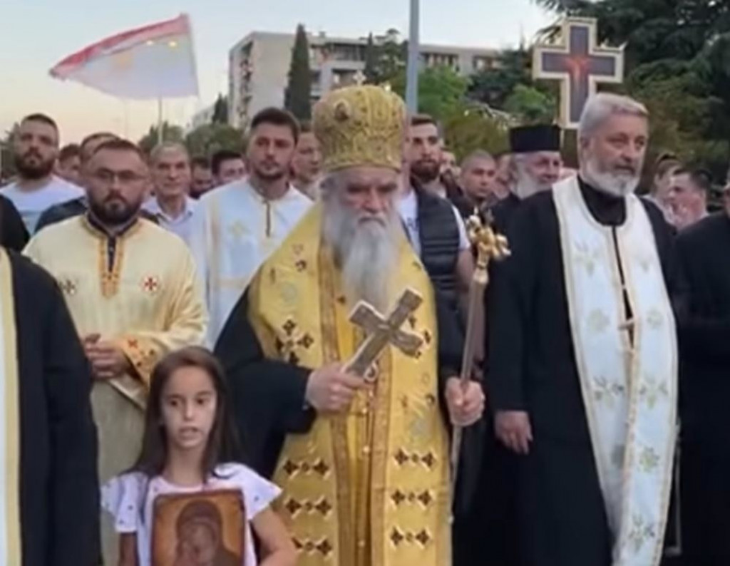 Amfilohije sa malom Unom