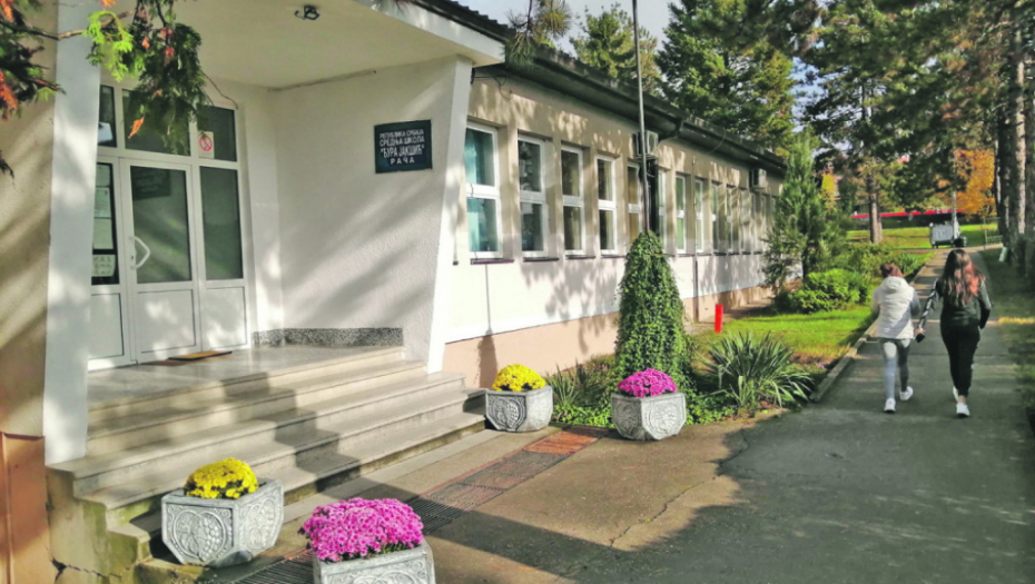 Srednja škola u Rači