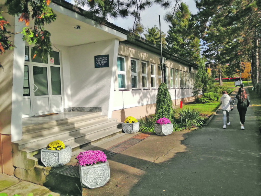 Srednja škola u Rači