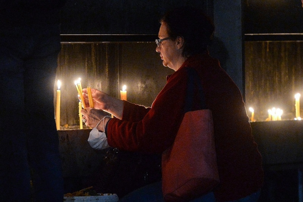 Hram Svetog Save, građani pale sveće