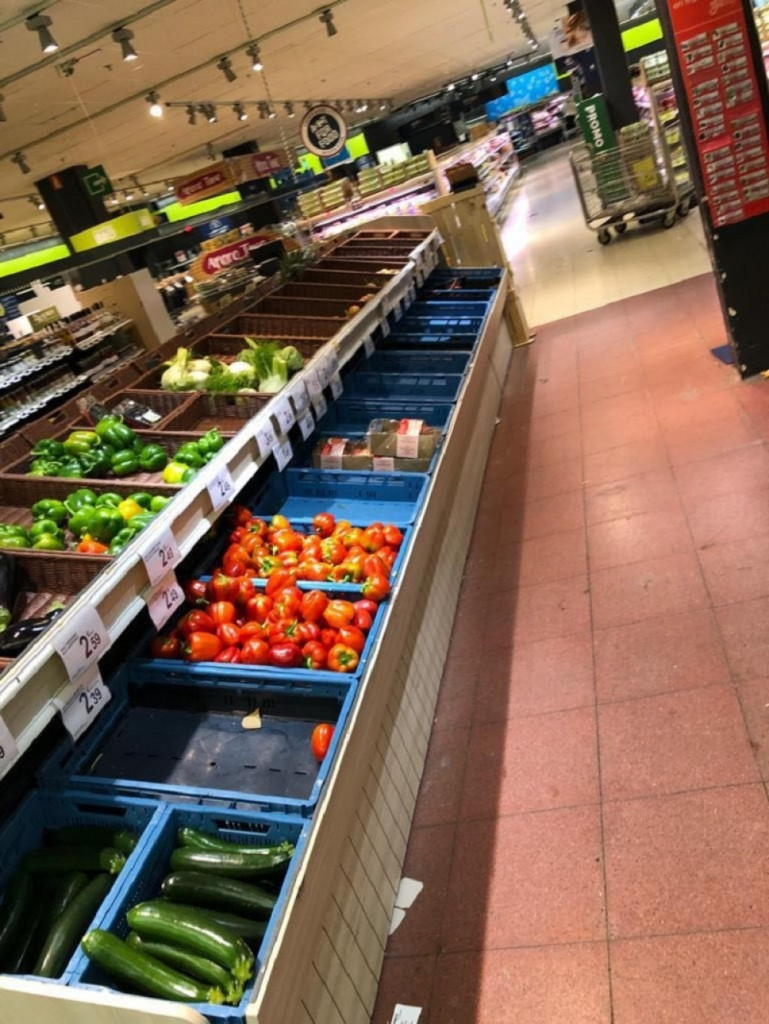 Brisel, prazni rafovi, prodavnica