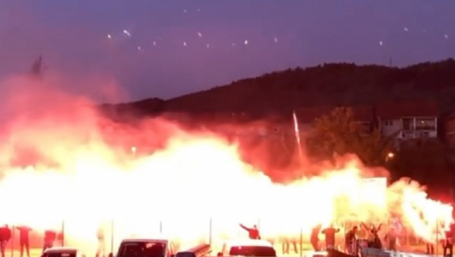 Delije bakljada u Surdulici