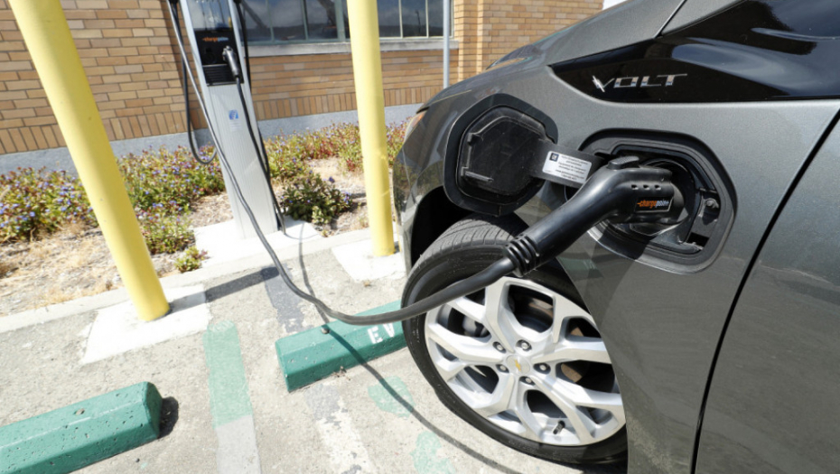 Električni automobil