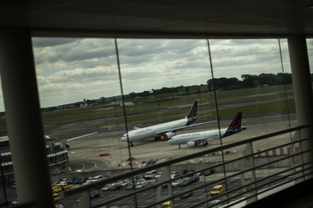 aerodrom avion avioni sletanje