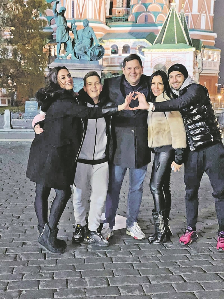 Nenad i Biljana sa decom Antoninom, Andrijom i Andrejem