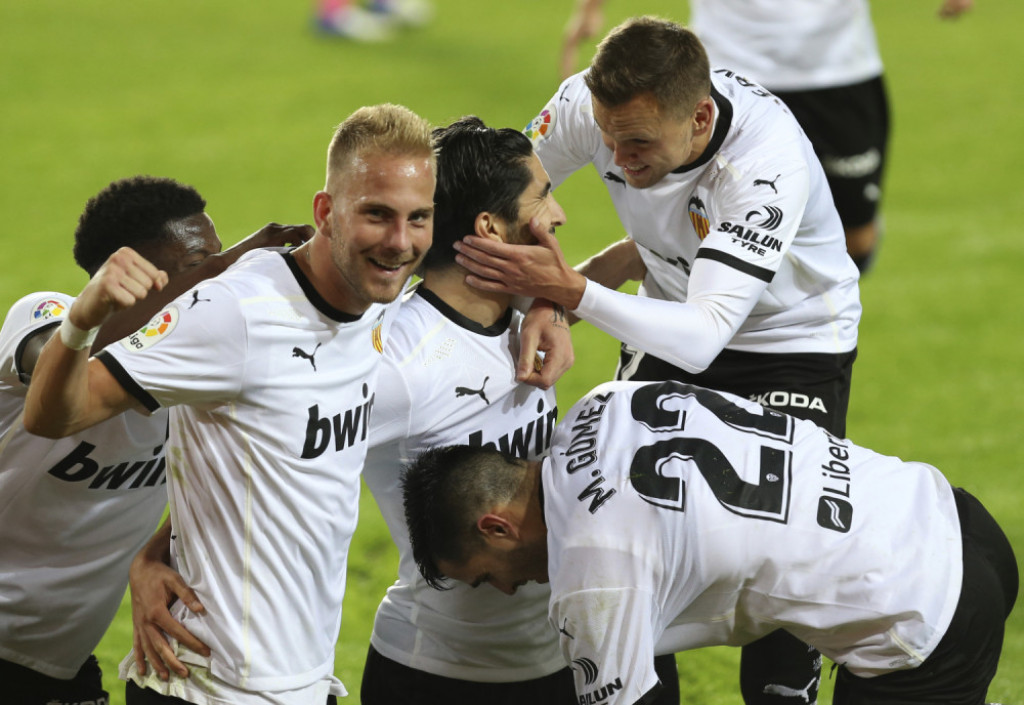 Uroš Račić, FK Valensija