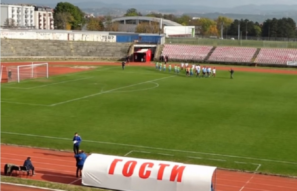 Igrači izlaze na stadion 