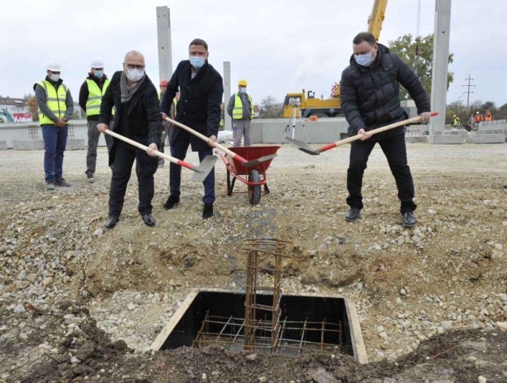 Goran Vesić, kamen temeljac