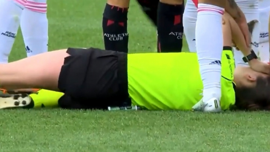 sudija nokautiran loptom