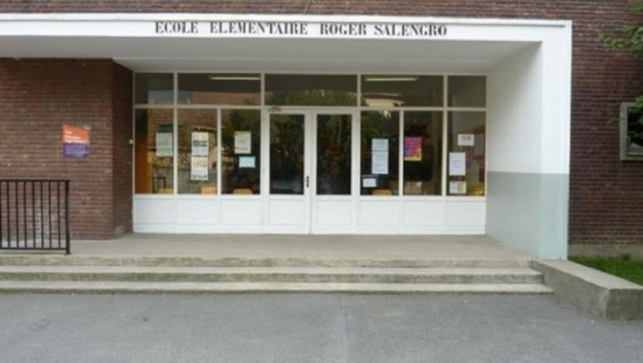 Devojčica, Pariz, škola