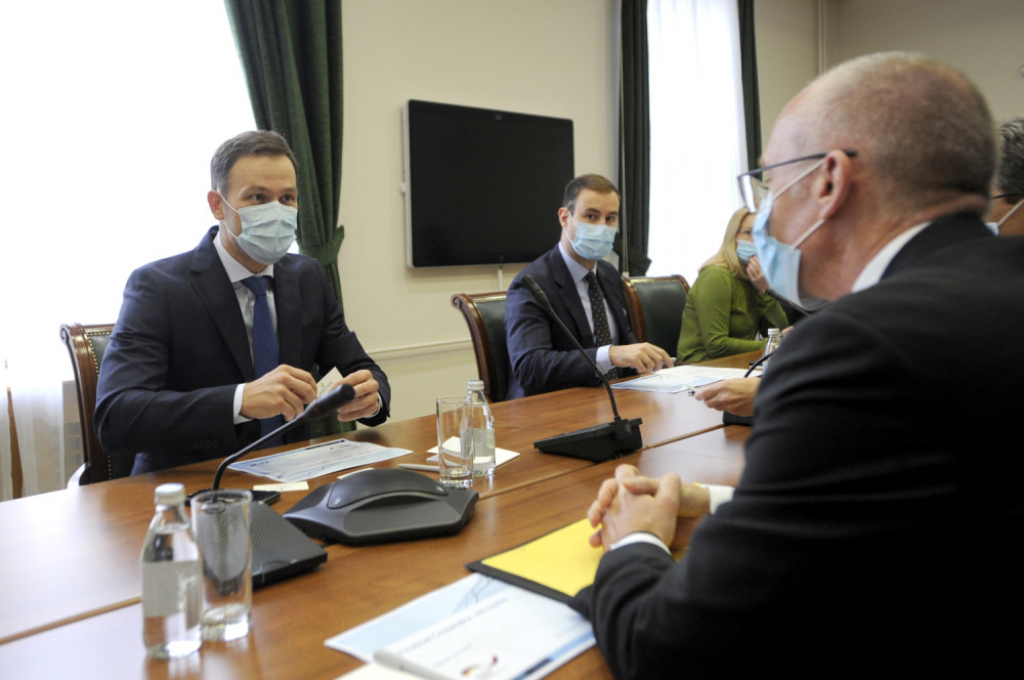 Siniša Mali, Tomas Šib