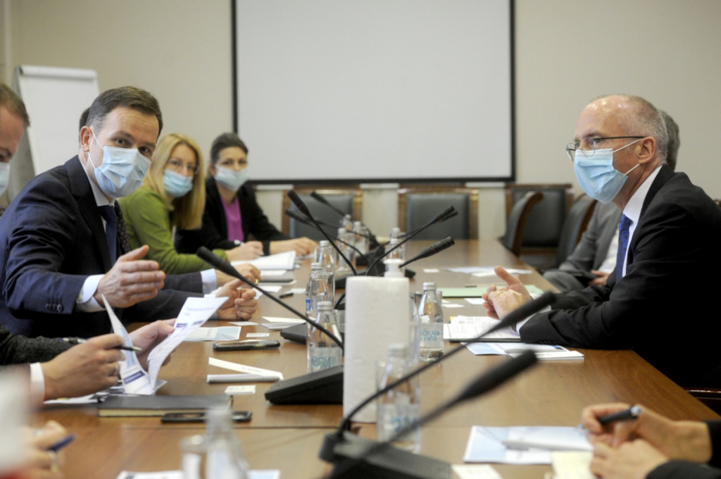 Siniša Mali, Tomas Šib