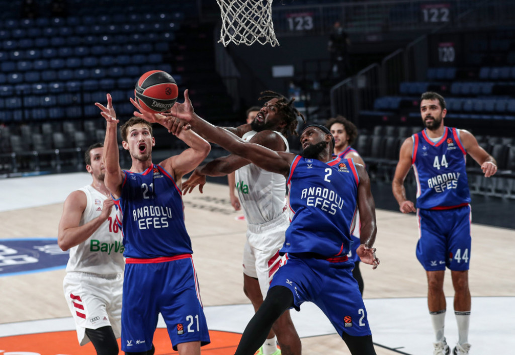 Tibor Plajs i Kris Singlton (Efes)