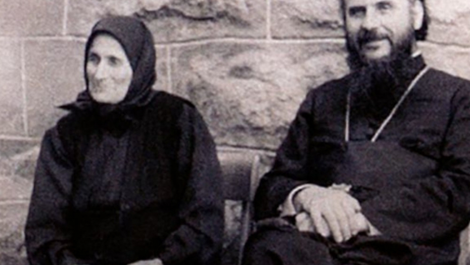 Patrijarh Irinej sa majkom