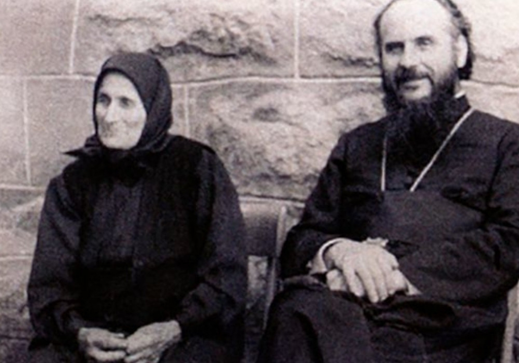 Patrijarh Irinej sa majkom