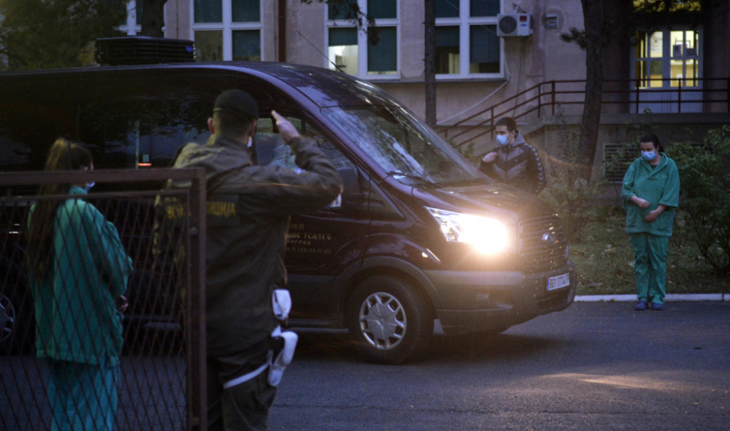 Vozilo u kome se nalazi preminuli patrijarh SPC Irinej 