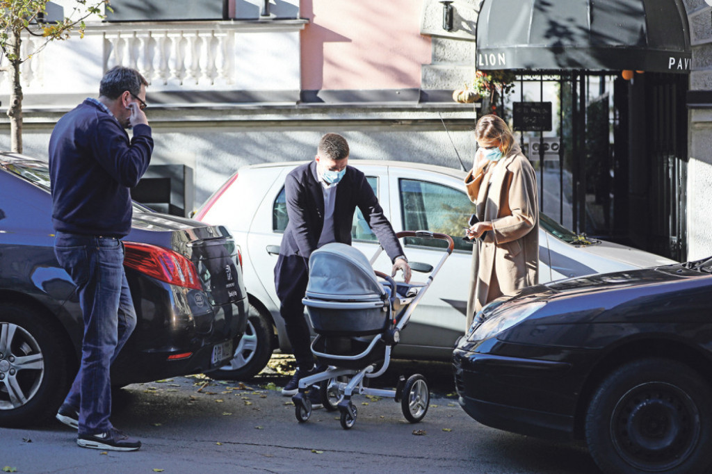 Luka Jović i Sofija Milošević sa sinom 