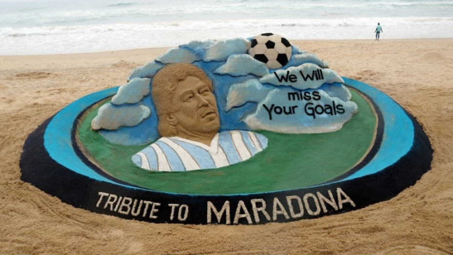 Dijego Armando Maradona peščana skulptura