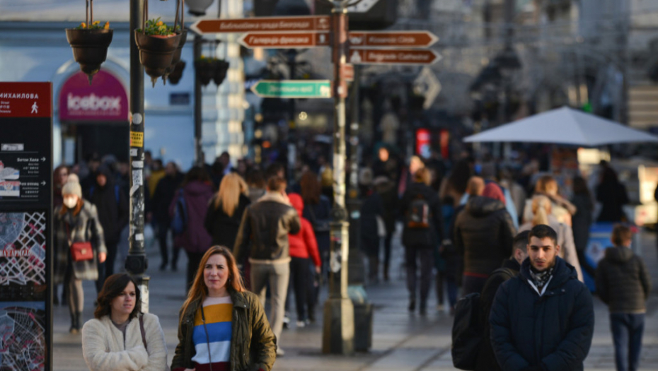 Gužva, ljudi, penzioneri, građani