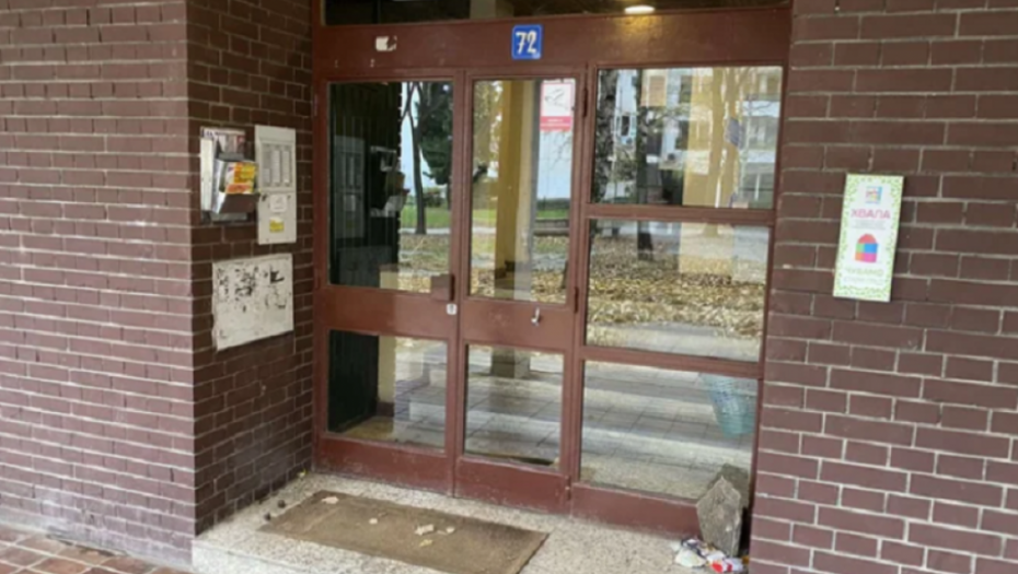 Džej Ramadanovski ulaz u zgradu