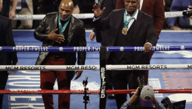 Majk Tajson i Ivander Holifild