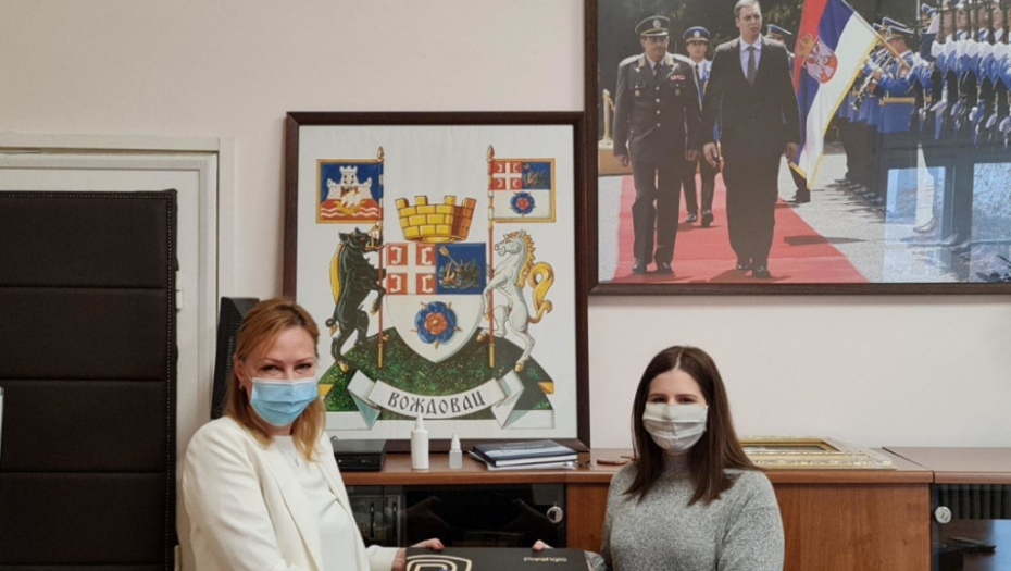 Ivana Tomić Ilić uručila je danas laptop računare studentima