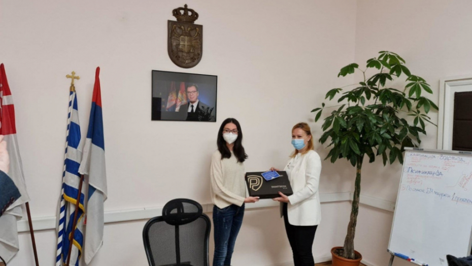 Ivana Tomić Ilić uručila je danas laptop računare studentima